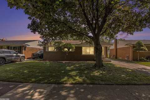 350 N Chocolay, Clawson, MI 48017