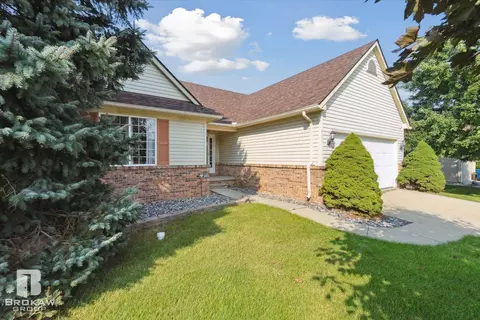 721 Natalia, Davison, MI 48423 photo 2