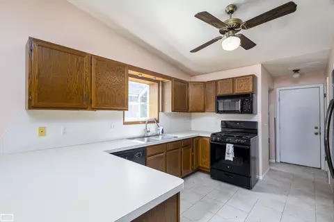 31700 Schoolcraft, Fraser, MI 48026 photo 15