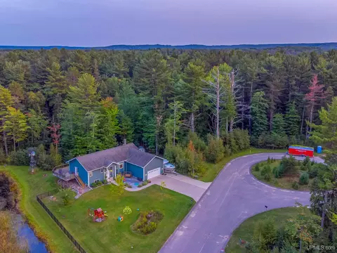 105 Windmill, Marquette, MI 49855