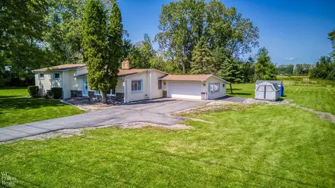 4794 Gratiot, Saint Clair, MI 48079 photo 3
