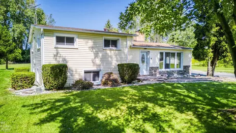 4794 Gratiot, Saint Clair, MI 48079 photo 4