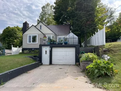 508 Prospect, Munising, MI 49862