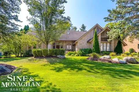 1543 Stony Crk, Rochester, MI 48307