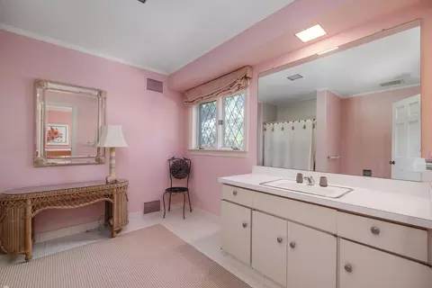 Bath - 382 Provencal, Grosse Pointe Farms, MI 48236 photo 6 of 14