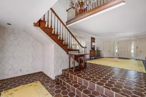 Entry Way - 382 Provencal, Grosse Pointe Farms, MI 48236 photo 3 of 10