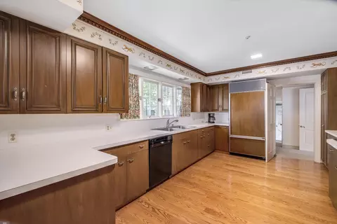 Kitchen - 382 Provencal, Grosse Pointe Farms, MI 48236 photo 1 of 3