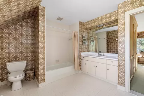 Bath - 382 Provencal, Grosse Pointe Farms, MI 48236 photo 13 of 14