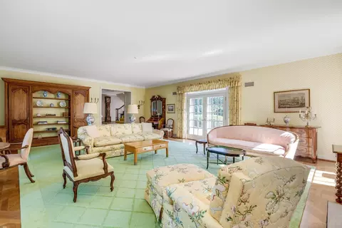 Living - 382 Provencal, Grosse Pointe Farms, MI 48236 photo 2 of 6
