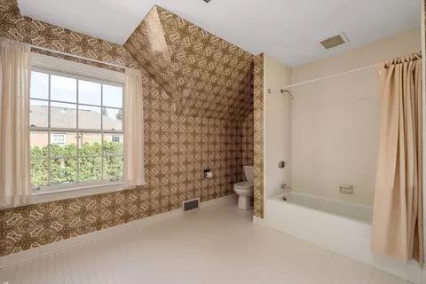 Bath - 382 Provencal, Grosse Pointe Farms, MI 48236 photo 14 of 14