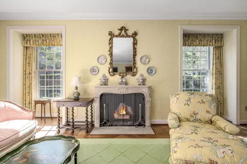 Living - 382 Provencal, Grosse Pointe Farms, MI 48236 photo 4 of 6