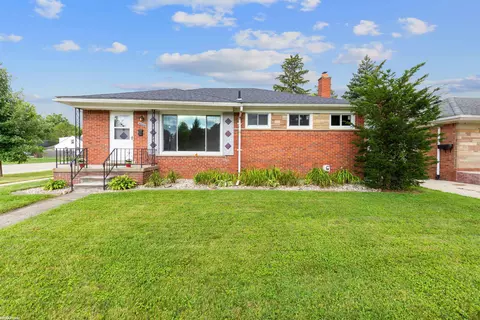 26501 Ursuline, Saint Clair Shores, MI 48081