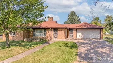 1212 W B, Iron Mountain, MI 49801