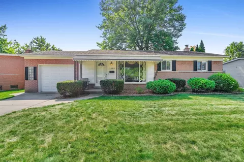 4800 Lutz, Warren, MI 48092