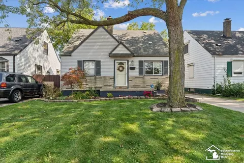14641 Richmond, Southgate, MI 48195
