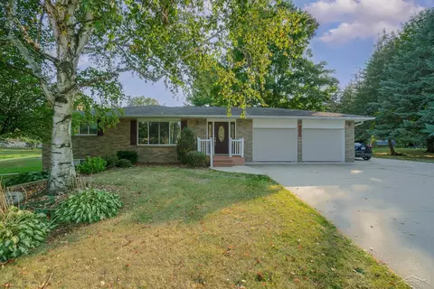 8675 N N Riv, Freeland, MI 48623