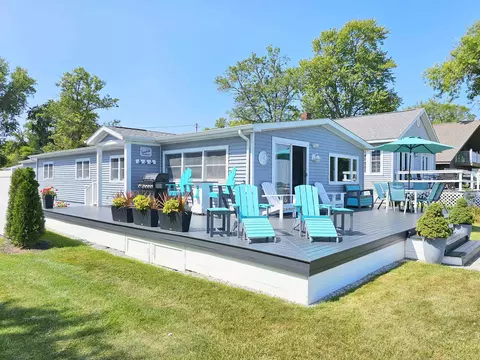 693 Bay, Bay City, MI 48706
