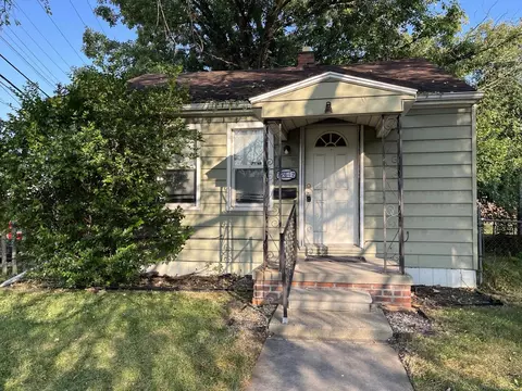 22642 Petersburg, Eastpointe, MI 48021