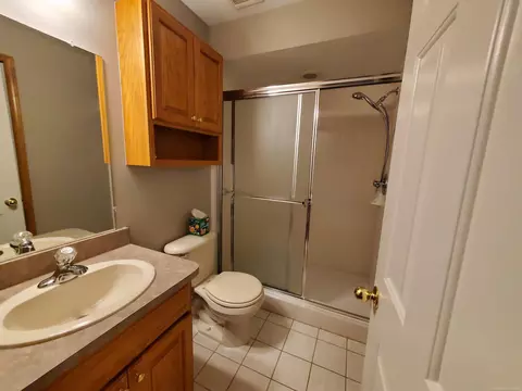 Bath - 52165 Jacqueline, Macomb, MI 48042 photo 6 of 7