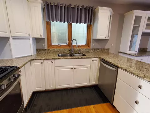 Kitchen - 52165 Jacqueline, Macomb, MI 48042 photo 5 of 8