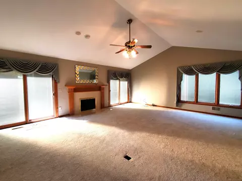 Living - 52165 Jacqueline, Macomb, MI 48042 photo 2 of 4