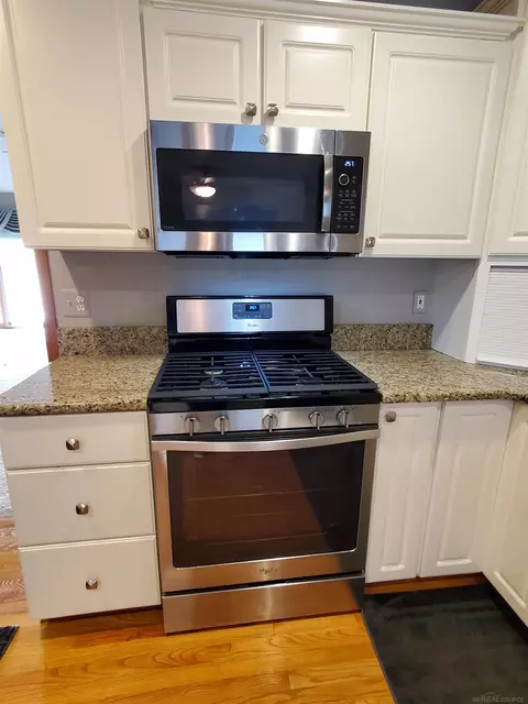 Kitchen - 52165 Jacqueline, Macomb, MI 48042 photo 6 of 8