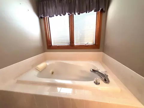 Bath - 52165 Jacqueline, Macomb, MI 48042 photo 3 of 7