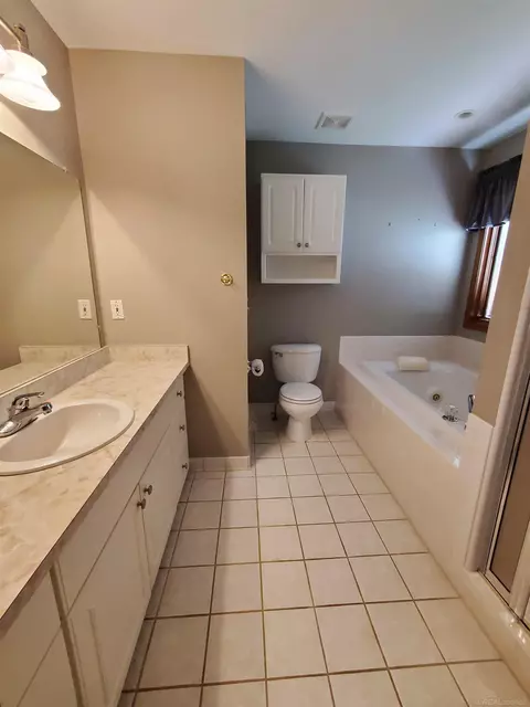 Bath - 52165 Jacqueline, Macomb, MI 48042 photo 2 of 7