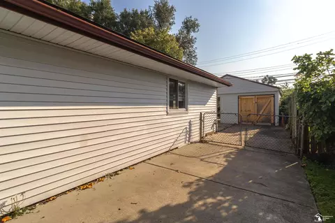 Exterior - 7581 Monroe, Taylor, MI 48180 photo 2 of 7