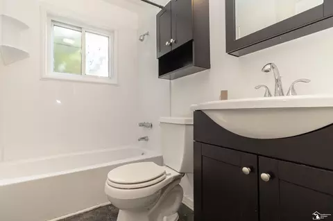 Bath - 7581 Monroe, Taylor, MI 48180 photo 1 of 1