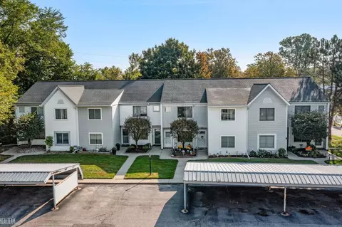 16 Rose Petal, Mount Clemens, MI 48043