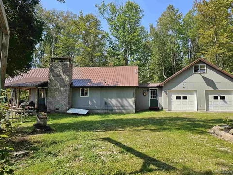1931 N N Riv, Gulliver, MI 49840