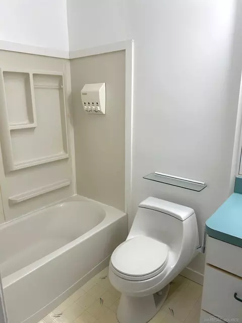 Bath - 1027 S Dayton, Davison, MI 48423 photo 2 of 2