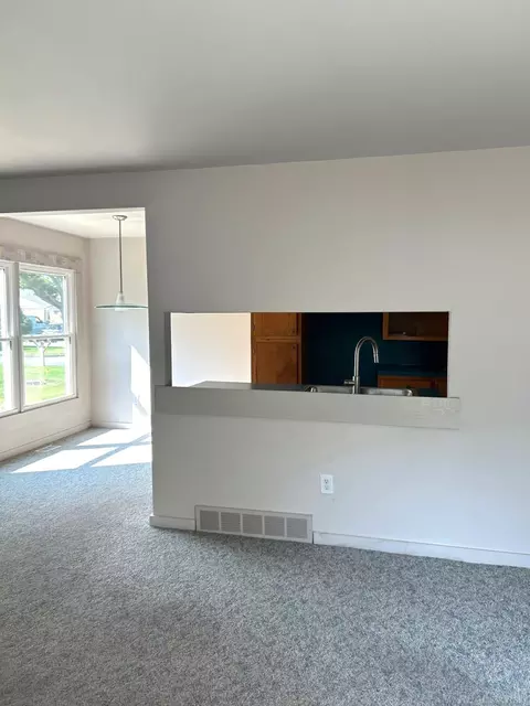 Living - 1027 S Dayton, Davison, MI 48423 photo 2 of 2