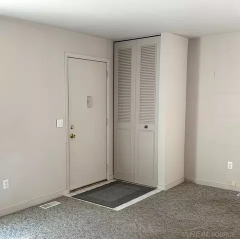 Entry Way - 1027 S Dayton, Davison, MI 48423 photo 1 of 1