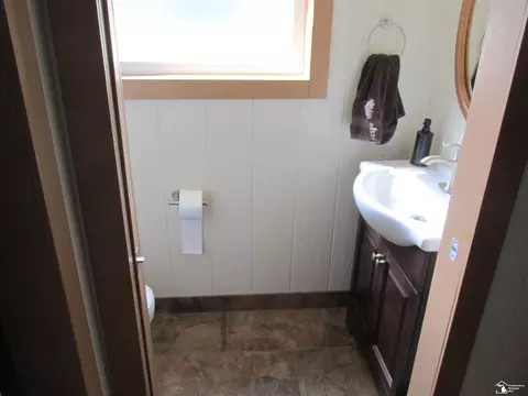 Bath - 9659 Townsend, Maybee, MI 48159 photo 5 of 6