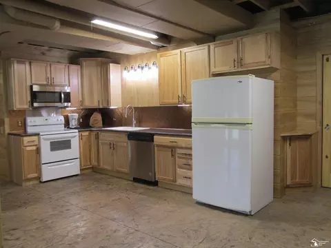 Kitchen - 9659 Townsend, Maybee, MI 48159 photo 5 of 6
