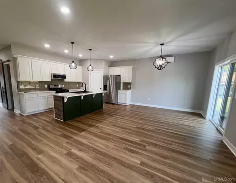 3110 S 5th, Escanaba, MI 49829 photo 2