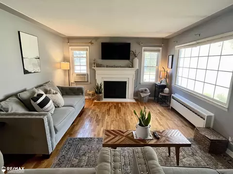 Living - 400 Coutant, Flushing, MI 48433 photo 1 of 3
