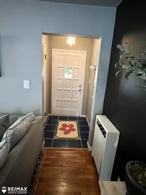 Entry Way - 400 Coutant, Flushing, MI 48433 photo 1 of 2