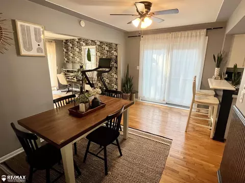 Dining - 400 Coutant, Flushing, MI 48433 photo 3 of 5