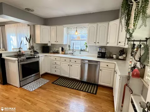 Kitchen - 400 Coutant, Flushing, MI 48433 photo 1 of 3