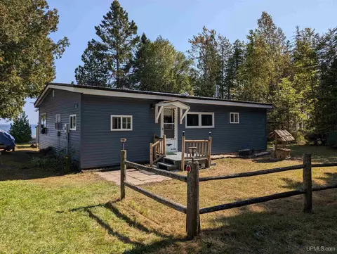3070 Woodland Shrs # S, Manistique, MI 49854