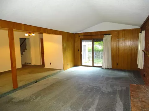 Living - 771 W Maple, Adrian, MI 49221 photo 3 of 4