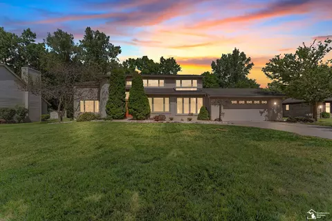 7896 Siding, Grosse Ile, MI 48138