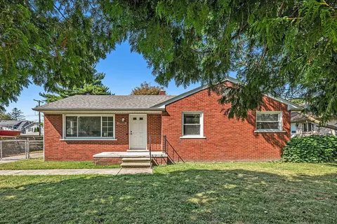 29565 S Riv, Harrison Township, MI 48045