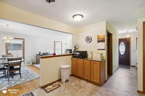Entry Way - 551 Juniper, Davison, MI 48423 photo 2 of 2