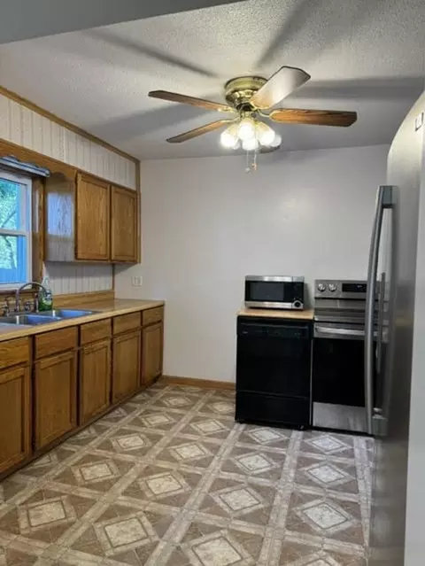 Kitchen - 650 Wilson, Mount Morris, MI 48458 photo 2 of 2