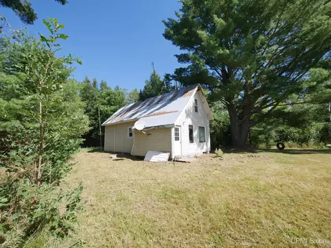 15233 Donken, Pelkie, MI 49958