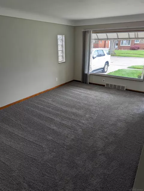 24685 Ridgecroft, Eastpointe, MI 48021 photo 2